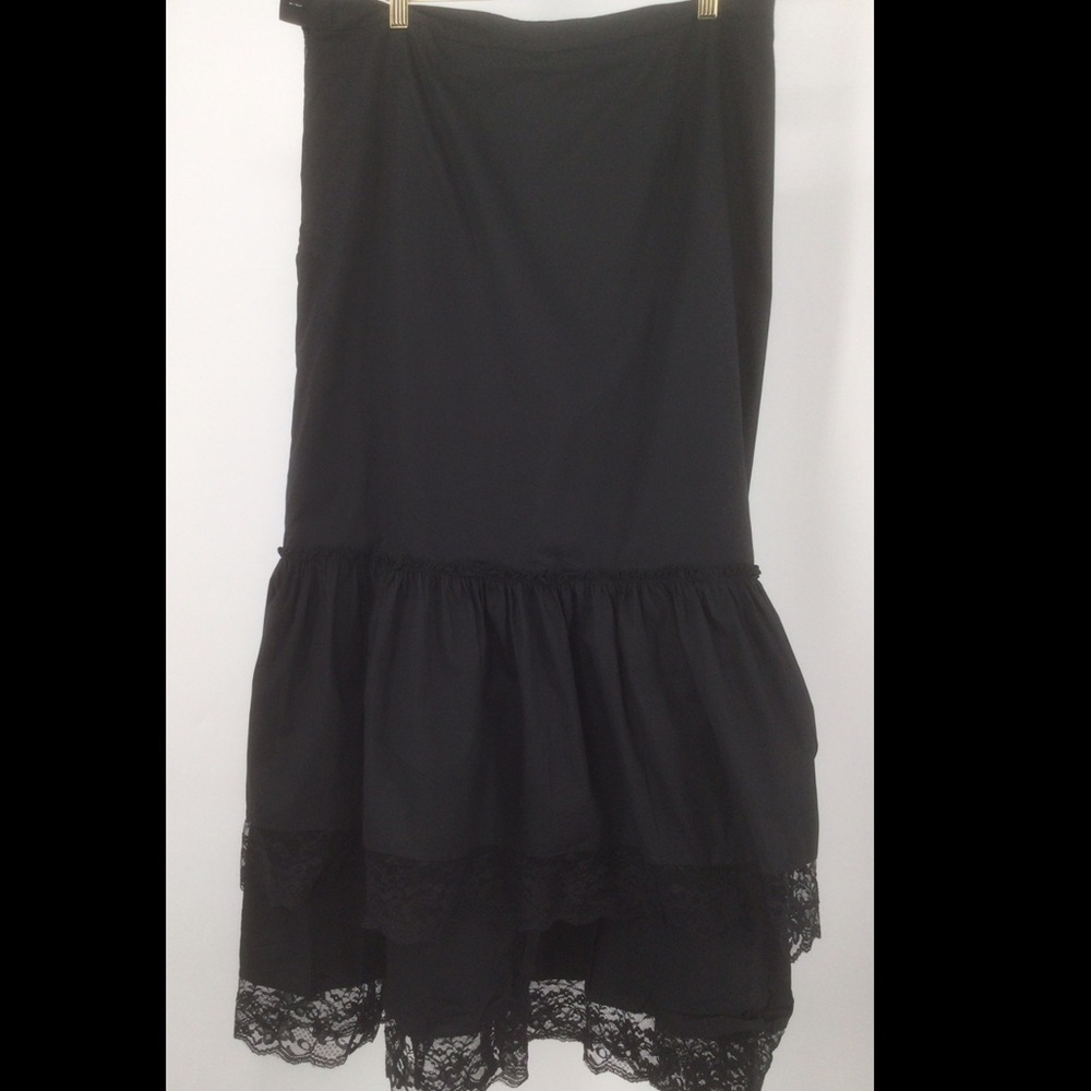CHICSTAR 46  XL  Black elastic waist, Puffy back ,Maxi Skirt w/lace at bottom